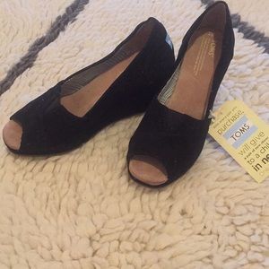 Toms wedge open toe shoes